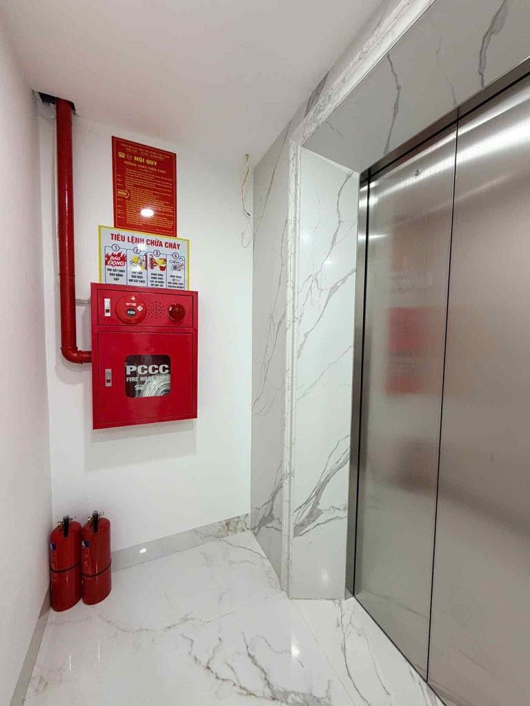 Bán nhà Nguyễn Chính - diện tích 84m2 7 tầng - ô tô tránh - giá 35 tỷ