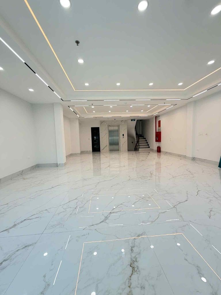 Bán nhà Nguyễn Chính - diện tích 84m2 7 tầng - ô tô tránh - giá 35 tỷ