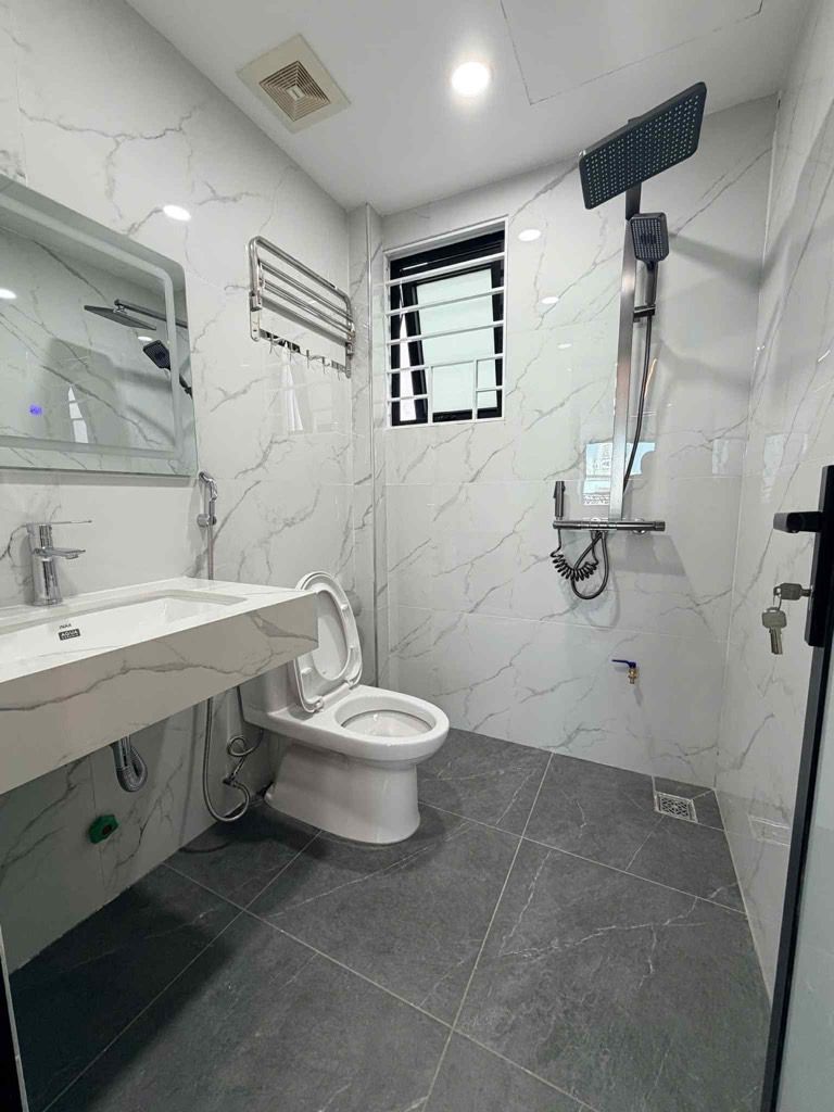 Bán nhà Nguyễn Chính - diện tích 84m2 7 tầng - ô tô tránh - giá 35 tỷ