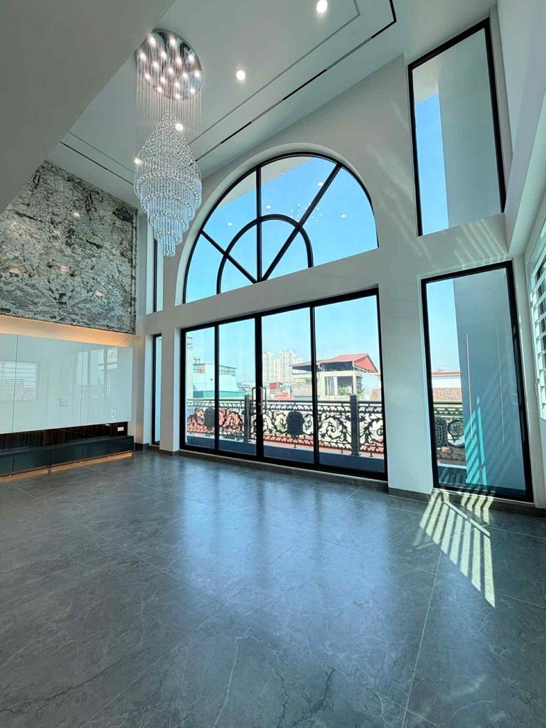 Bán nhà Nguyễn Chính - diện tích 84m2 7 tầng - ô tô tránh - giá 35 tỷ