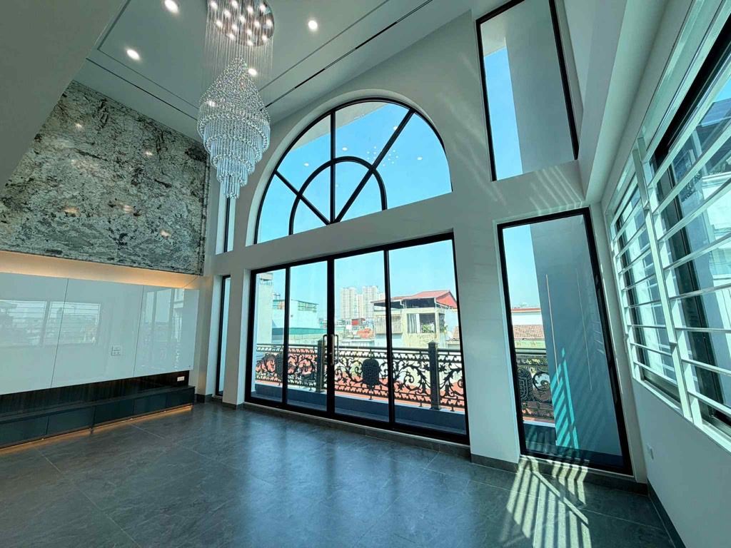 Bán nhà Nguyễn Chính - diện tích 84m2 7 tầng - ô tô tránh - giá 35 tỷ