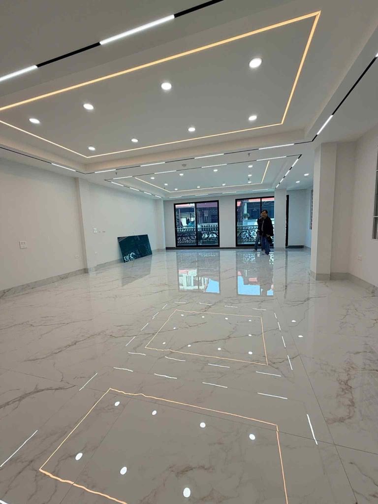 Bán nhà Nguyễn Chính - diện tích 84m2 7 tầng - ô tô tránh - giá 35 tỷ