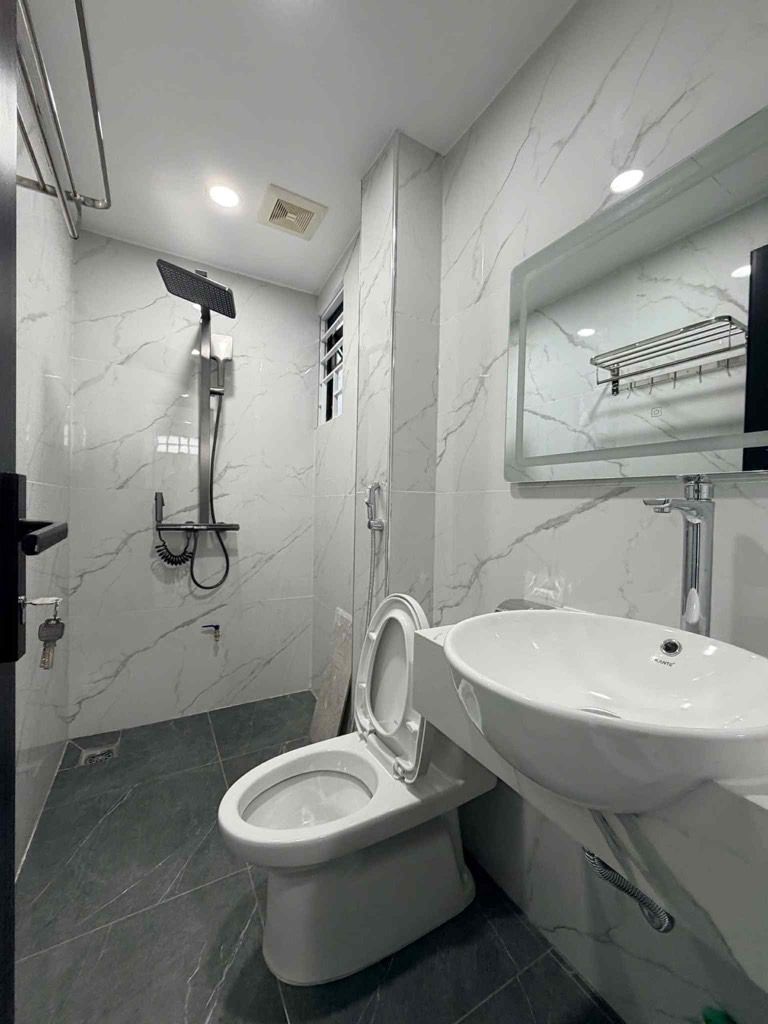 Bán nhà Nguyễn Chính - diện tích 84m2 7 tầng - ô tô tránh - giá 35 tỷ