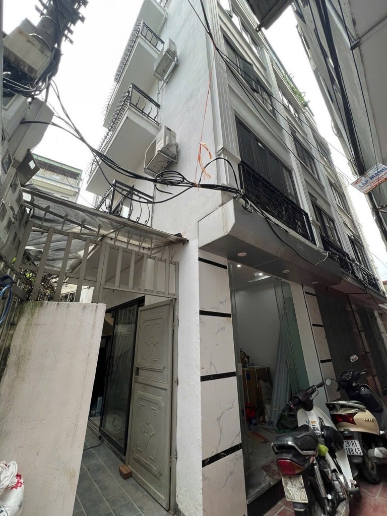 Bán nhà Hoàng Mai - diện tích 42m2 5 tầng - Lô góc, ô tô sát nhà - giá 7,6 tỷ