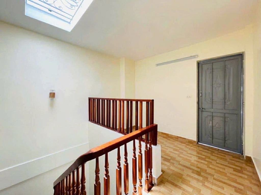 Bán nhà Hoàng Mai - diện tích 42m2 5 tầng - Lô góc, ô tô sát nhà - giá 7,6 tỷ