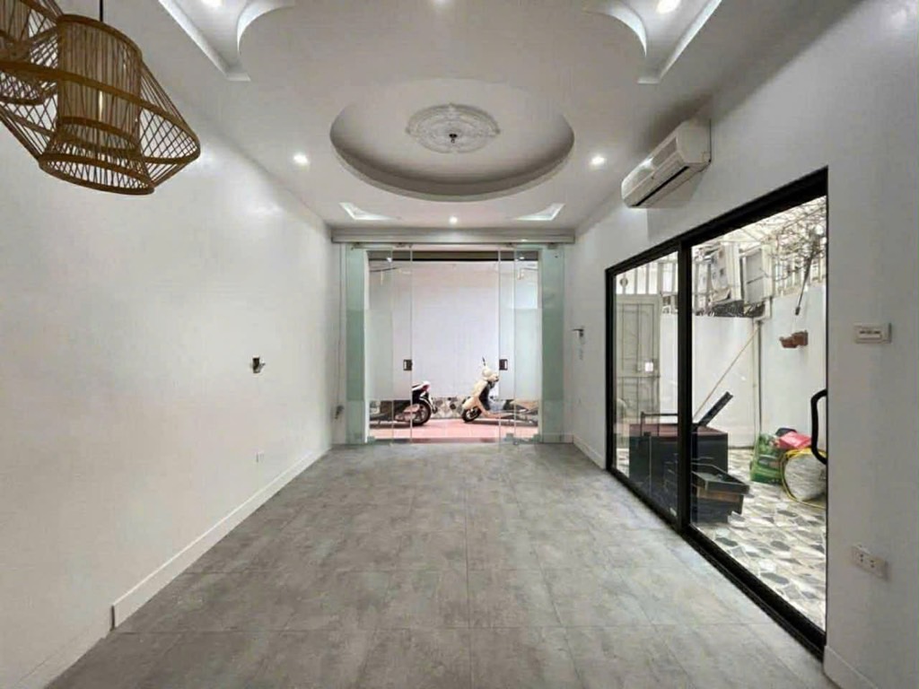 Bán nhà Hoàng Mai - diện tích 42m2 5 tầng - Lô góc, ô tô sát nhà - giá 7,6 tỷ