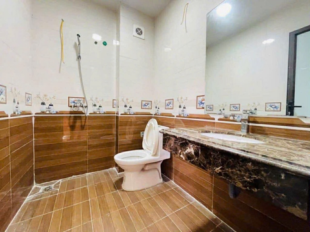 Bán nhà Hoàng Mai - diện tích 42m2 5 tầng - Lô góc, ô tô sát nhà - giá 7,6 tỷ