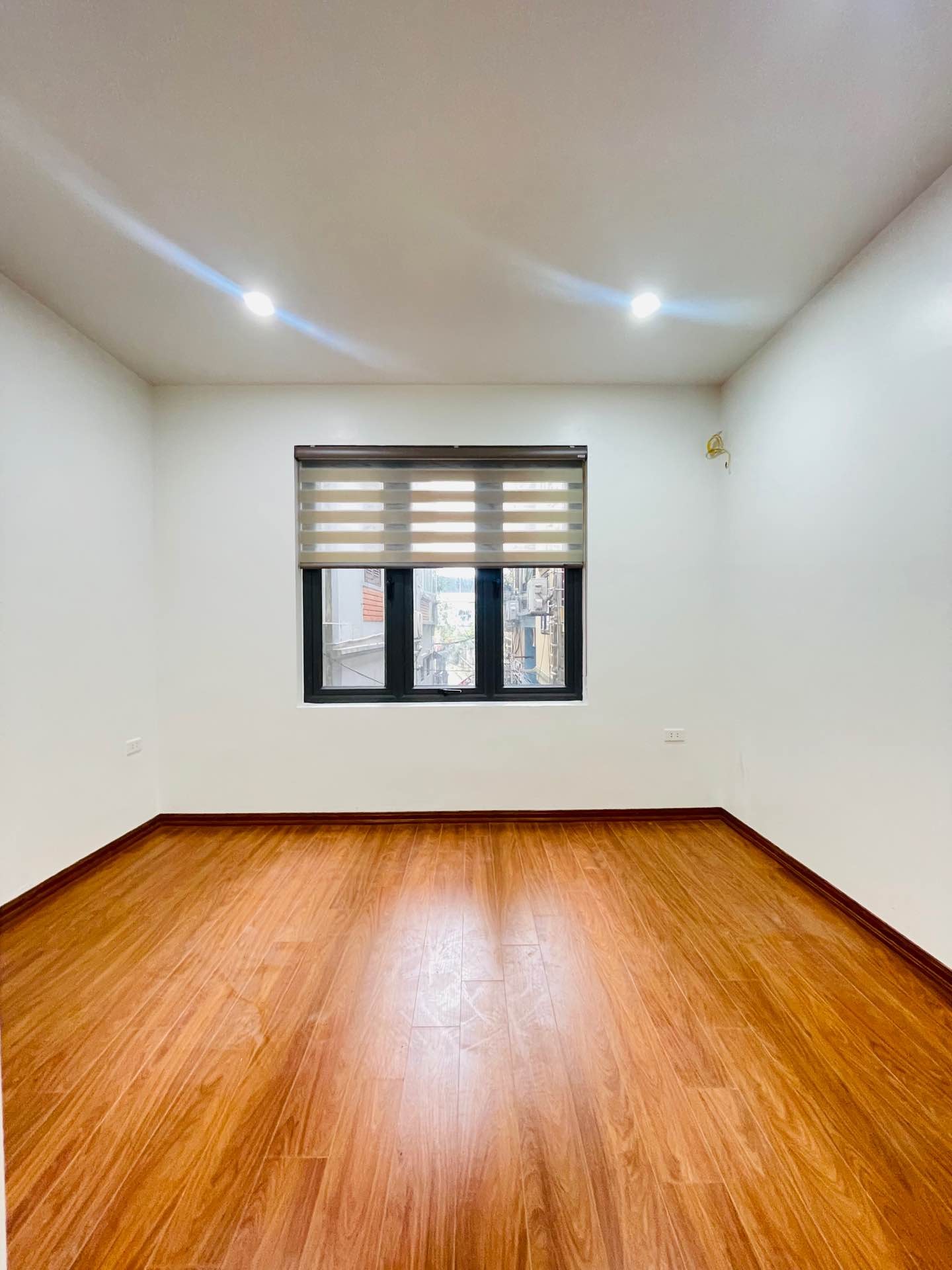 Bán nhà Định Công - diện tích 30m2 5 tầng - Nhà đẹp khách mua về ở luôn - giá 4,3 tỷ