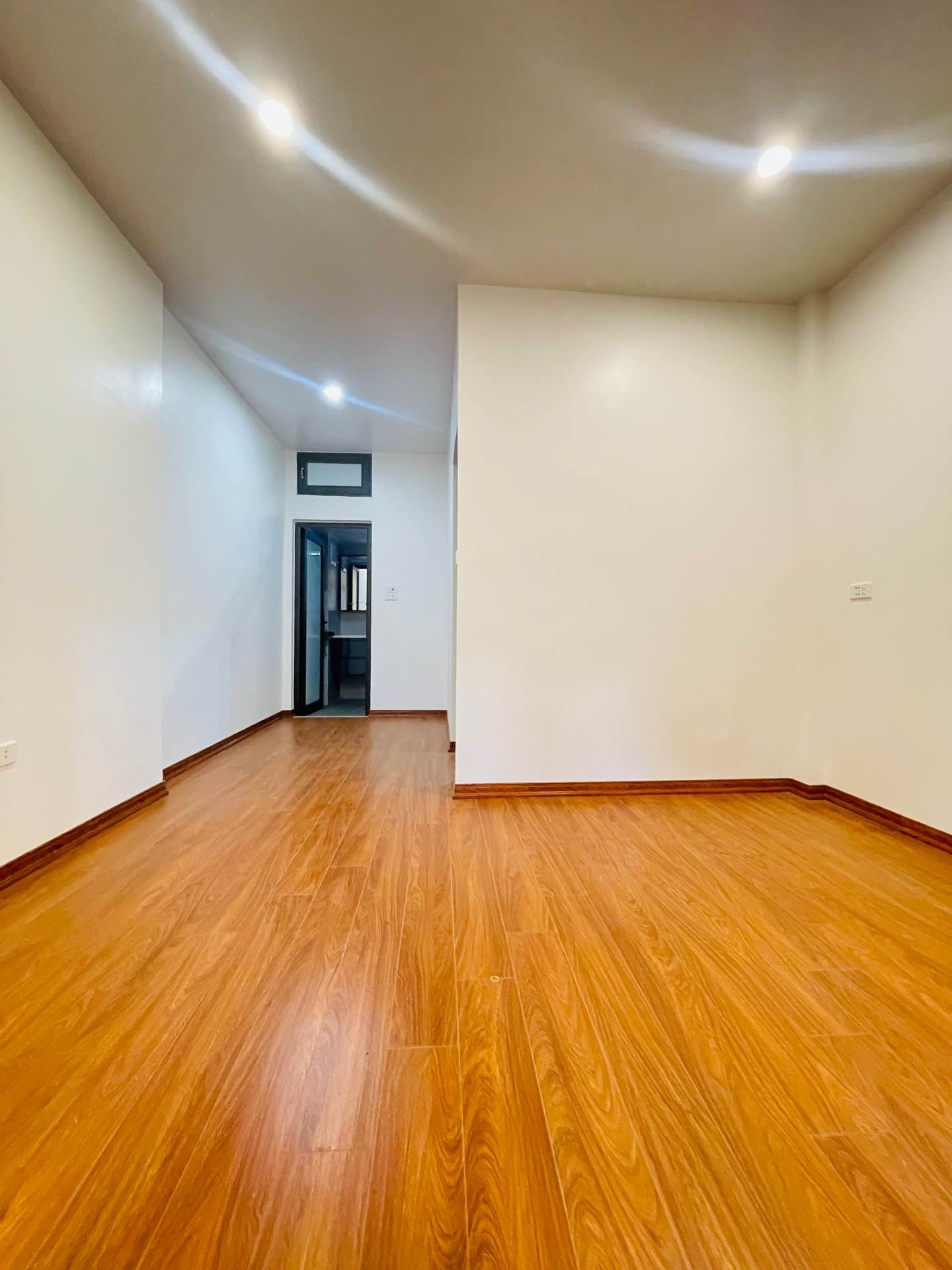 Bán nhà Định Công - diện tích 30m2 5 tầng - Nhà đẹp khách mua về ở luôn - giá 4,3 tỷ