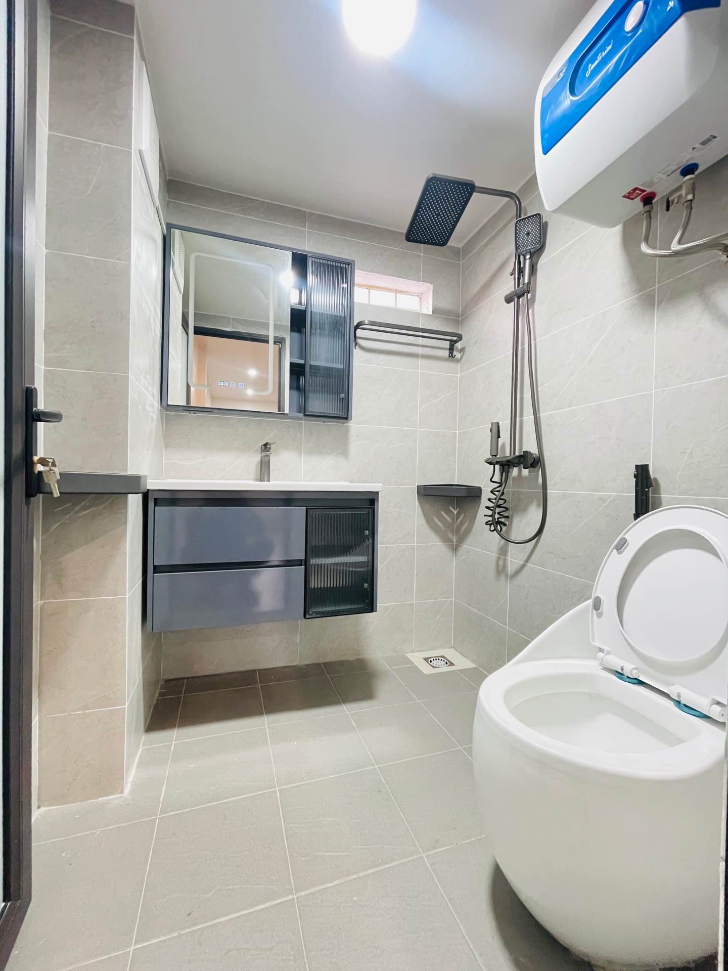 Bán nhà Định Công - diện tích 30m2 5 tầng - Nhà đẹp khách mua về ở luôn - giá 4,3 tỷ
