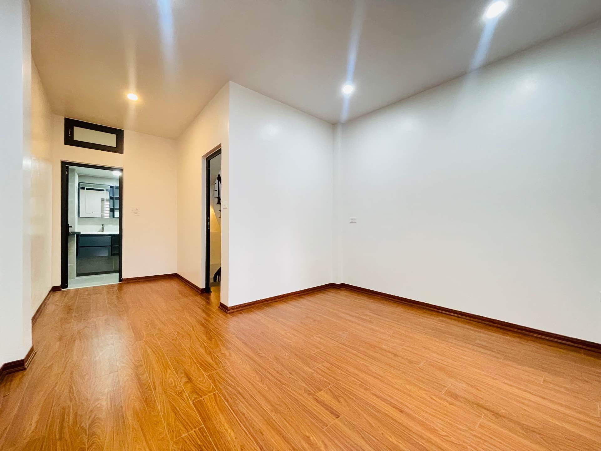 Bán nhà Định Công - diện tích 30m2 5 tầng - Nhà đẹp khách mua về ở luôn - giá 4,3 tỷ