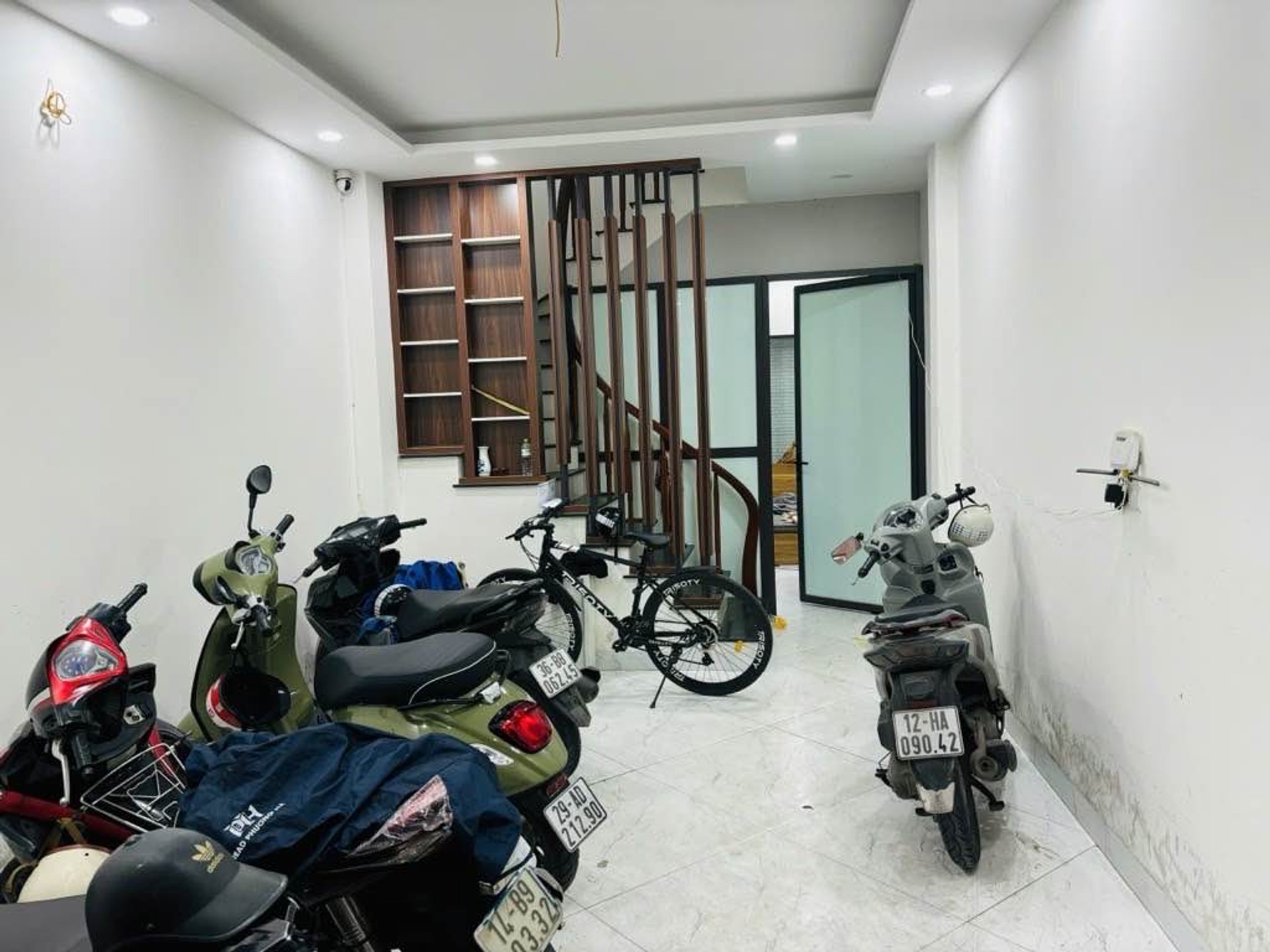 Bán nhà Nguyễn Chính - diện tích 51m2 5 tầng - Ô Tô Nở Hậu - giá 11,8 tỷ
