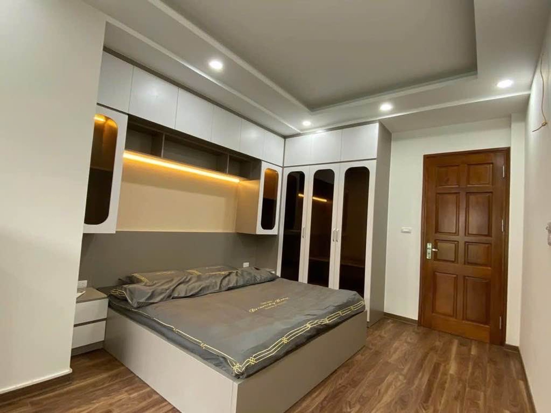 Bán nhà Nguyễn Chính - diện tích 51m2 5 tầng - Ô Tô Nở Hậu - giá 11,8 tỷ