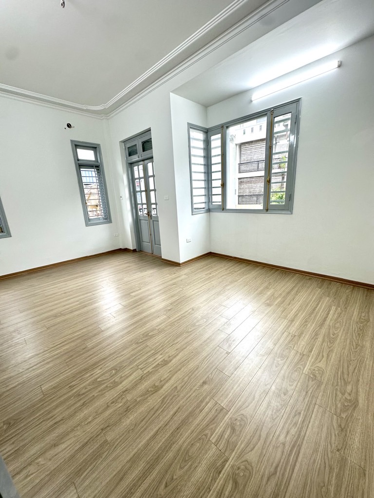 Bán nhà Kim Giang - diện tích 51m2 7 tầng - Lô góc, ô tô tránh - giá Nhỉnh 19 tỷ