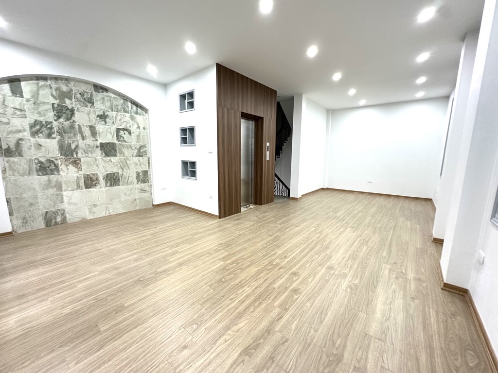 Bán nhà Kim Giang - diện tích 51m2 7 tầng - Lô góc, ô tô tránh - giá Nhỉnh 19 tỷ