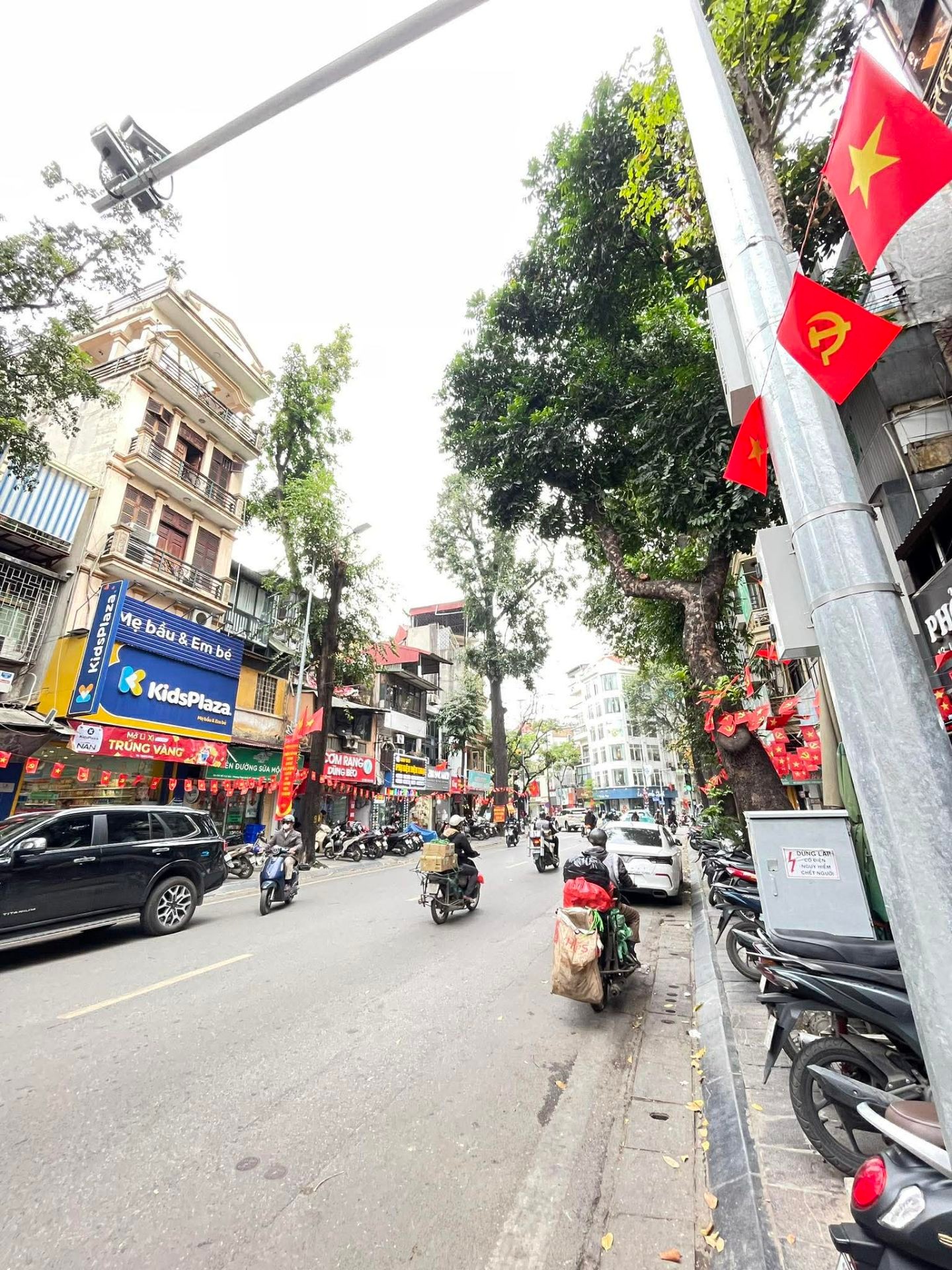 Bán nhà Lò Đúc - diện tích 119m2 3 tầng - mặt tiền 4,2m - giá 105 tỷ