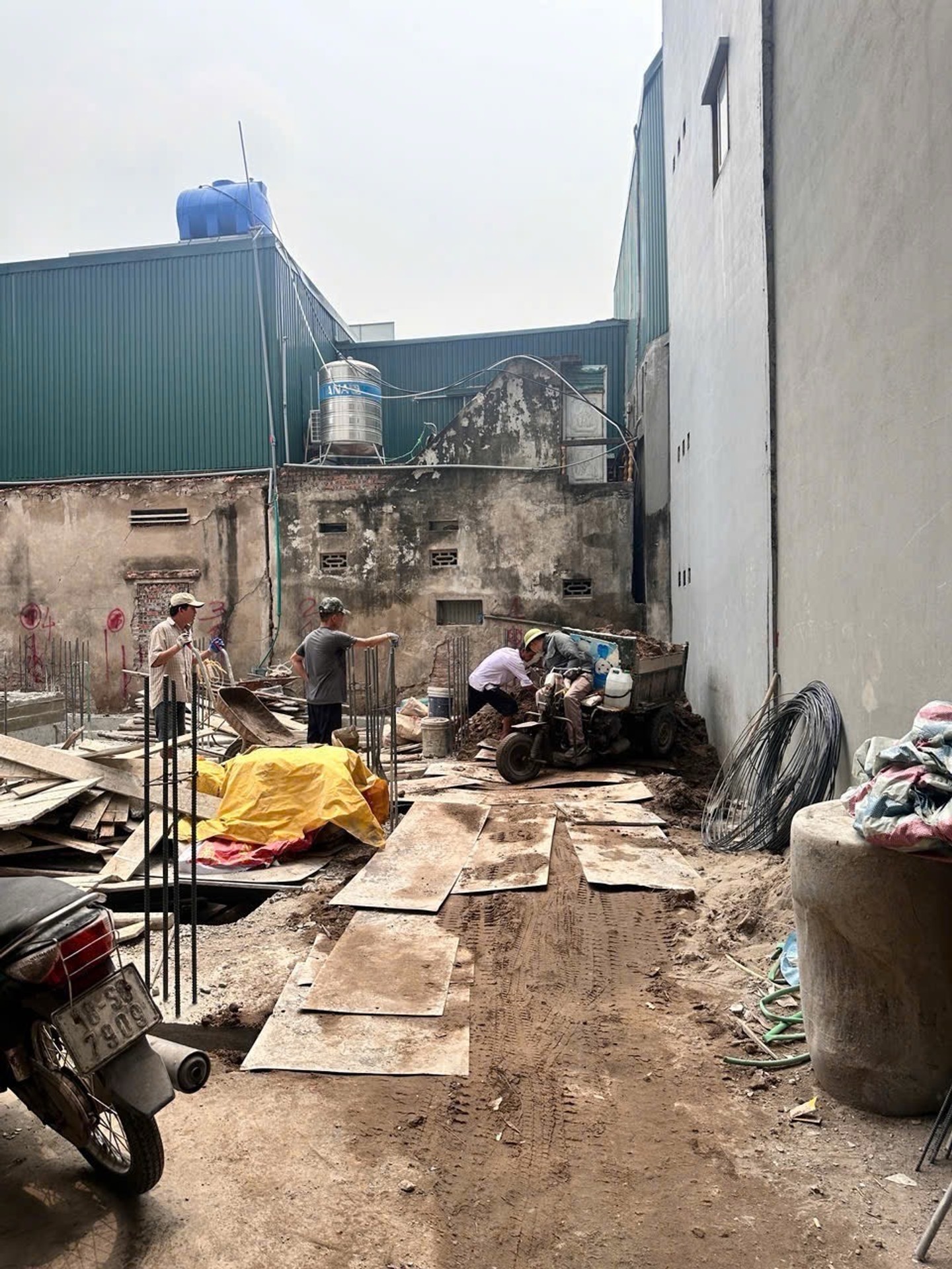 Bán nhà Lĩnh Nam - diện tích 49m2 5 tầng - Nhà xây mới, lô 3 căn - giá 16,8 tỷ