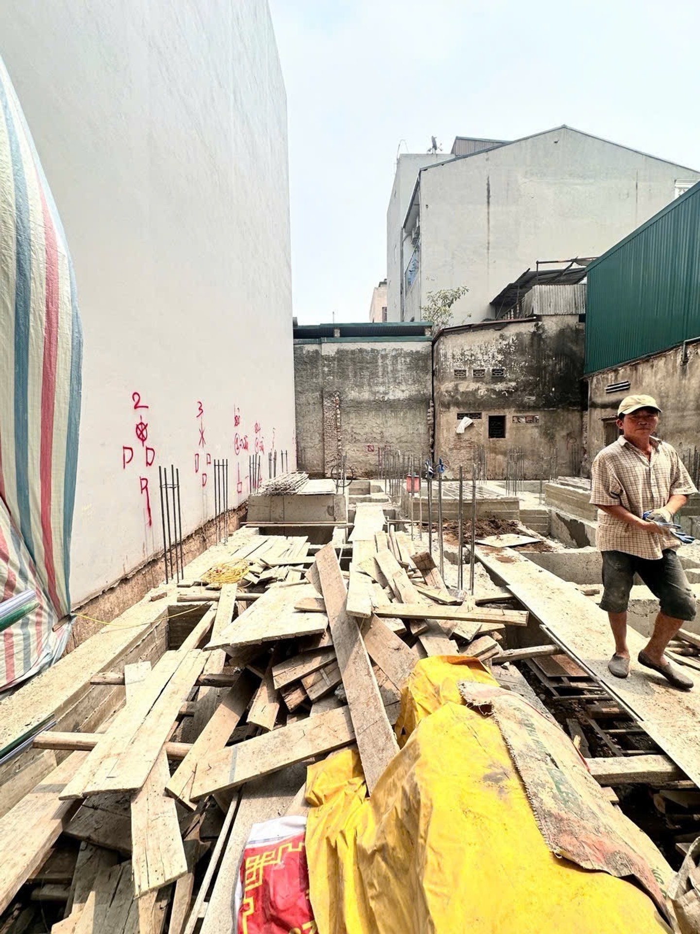 Bán nhà Lĩnh Nam - diện tích 49m2 5 tầng - Nhà xây mới, lô 3 căn - giá 16,8 tỷ