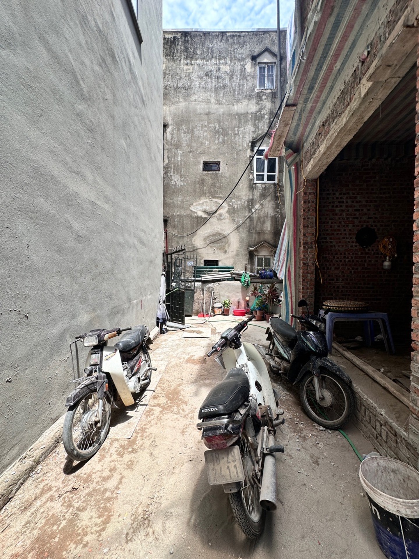 Bán nhà Lĩnh Nam - diện tích 49m2 5 tầng - Nhà xây mới, lô 3 căn - giá 16,8 tỷ