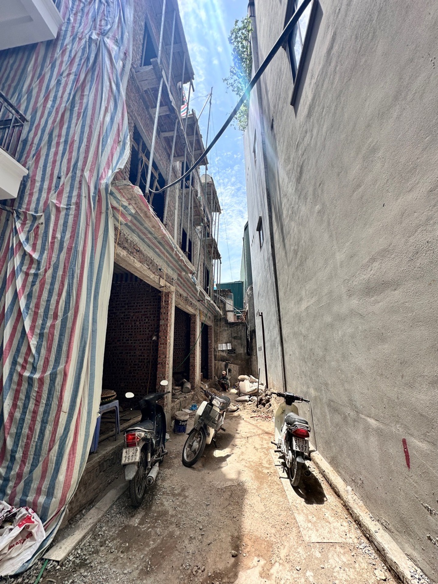 Bán nhà Lĩnh Nam - diện tích 49m2 5 tầng - Nhà xây mới, lô 3 căn - giá 16,8 tỷ
