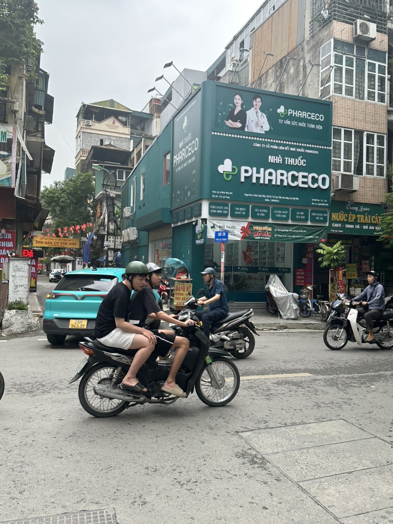 Bán nhà Lạc Trung - diện tích 72m2 2 tầng - Lô góc 3 mặt tiền - giá 38 tỷ