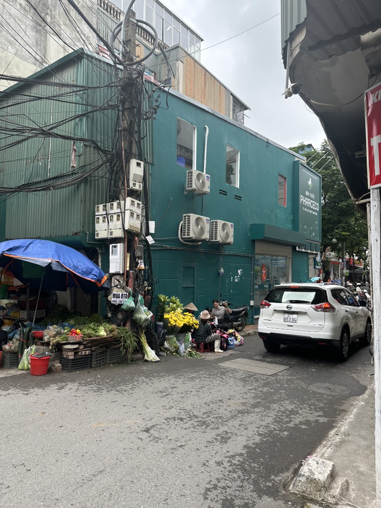 Bán nhà Lạc Trung - diện tích 72m2 2 tầng - Lô góc 3 mặt tiền - giá 38 tỷ