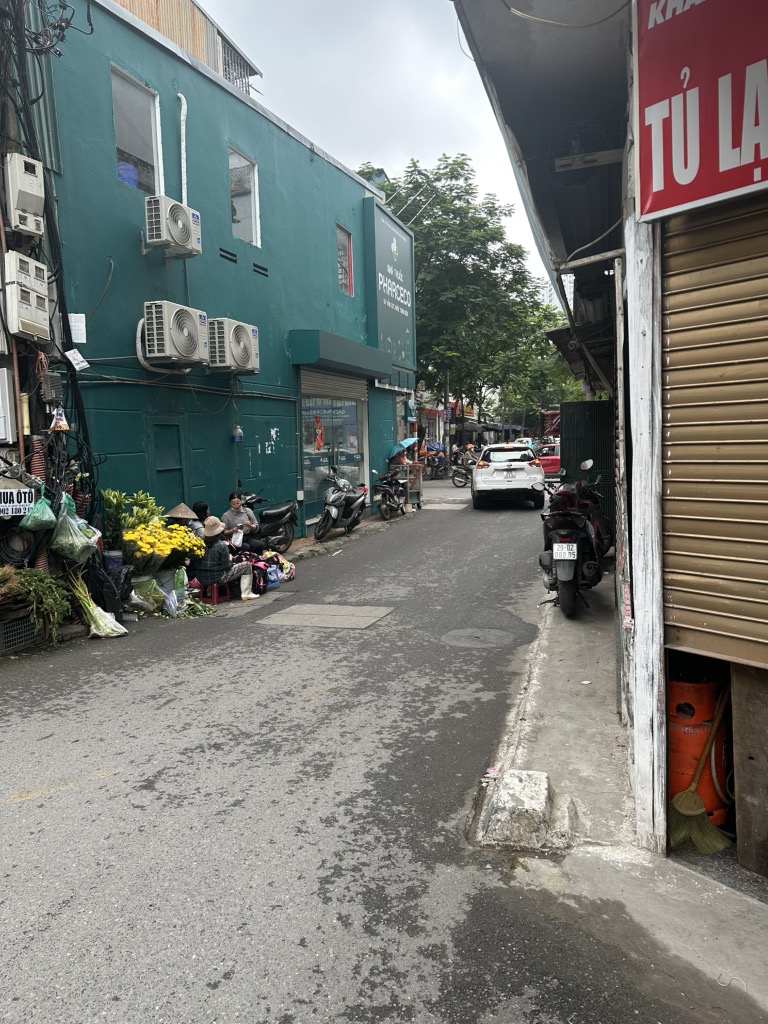 Bán nhà Lạc Trung - diện tích 72m2 2 tầng - Lô góc 3 mặt tiền - giá 38 tỷ