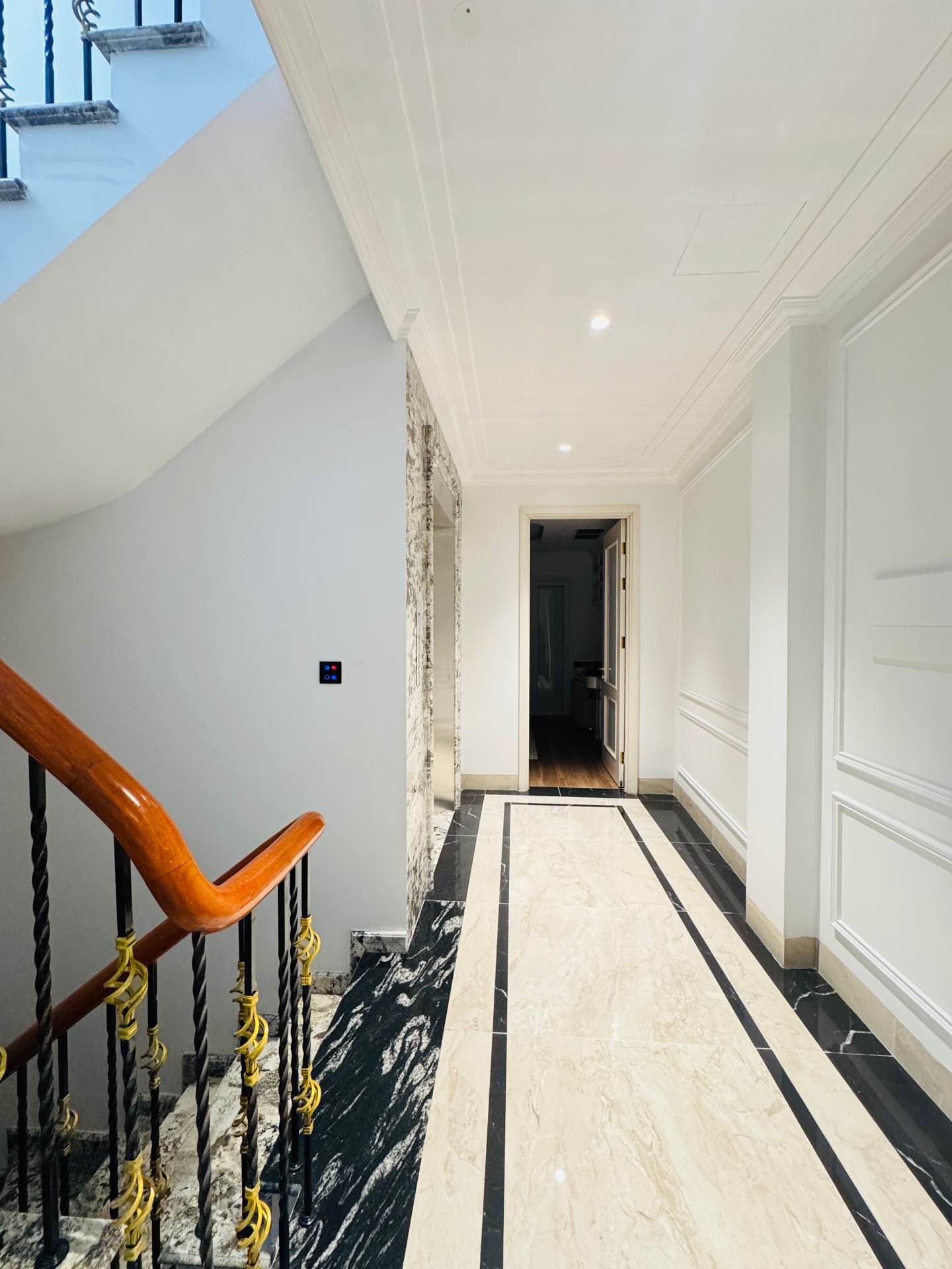 Bán nhà Lê Thanh Nghị - diện tích 68.2m2 7 tầng - ô tô tránh - giá 45 tỷ