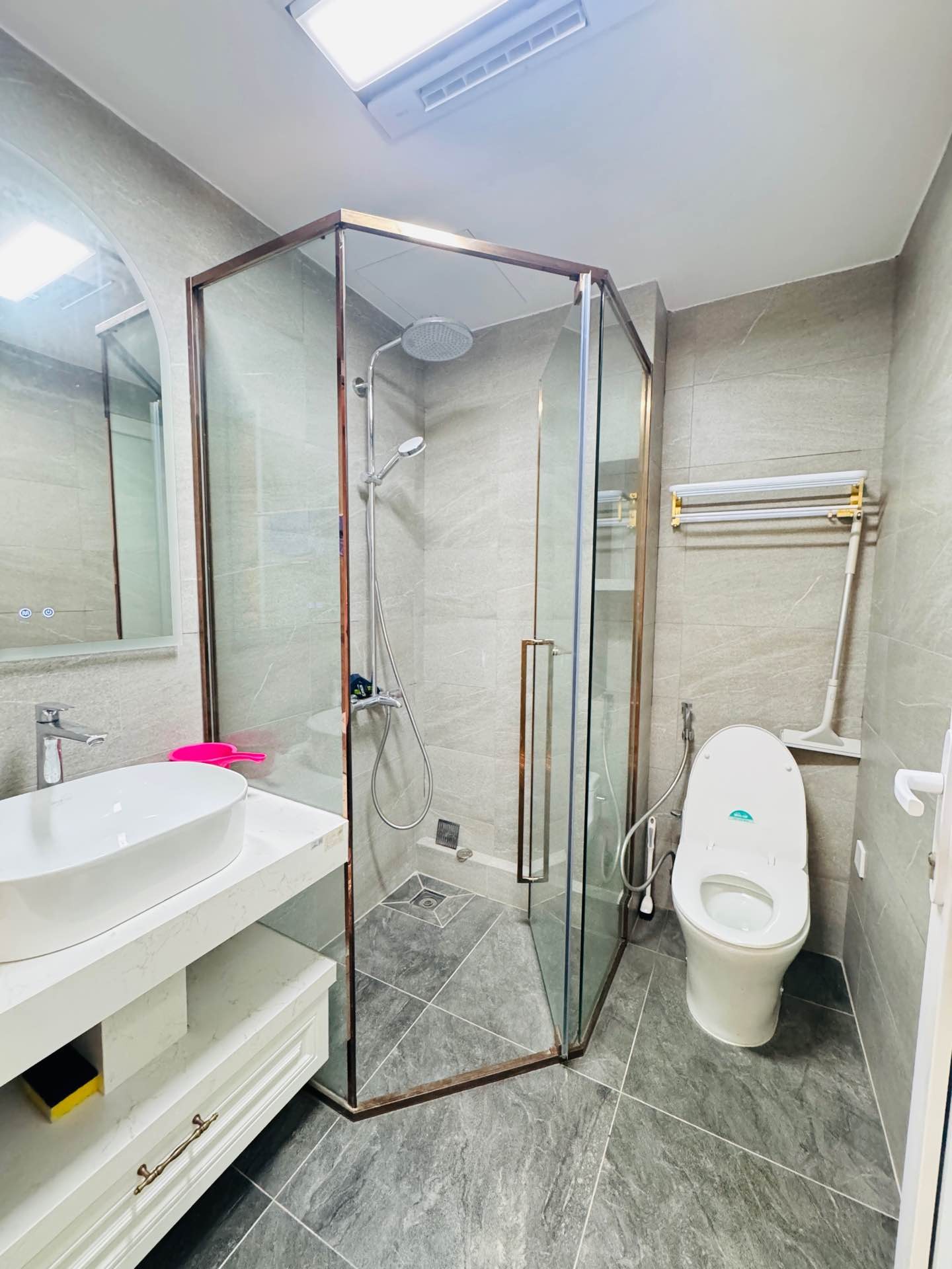 Bán nhà Lê Thanh Nghị - diện tích 68.2m2 7 tầng - ô tô tránh - giá 45 tỷ