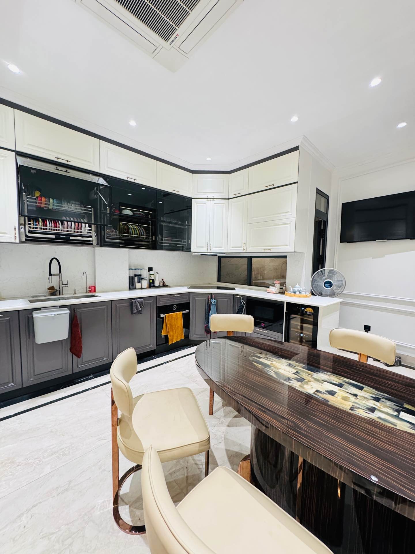 Bán nhà Lê Thanh Nghị - diện tích 68.2m2 7 tầng - ô tô tránh - giá 45 tỷ