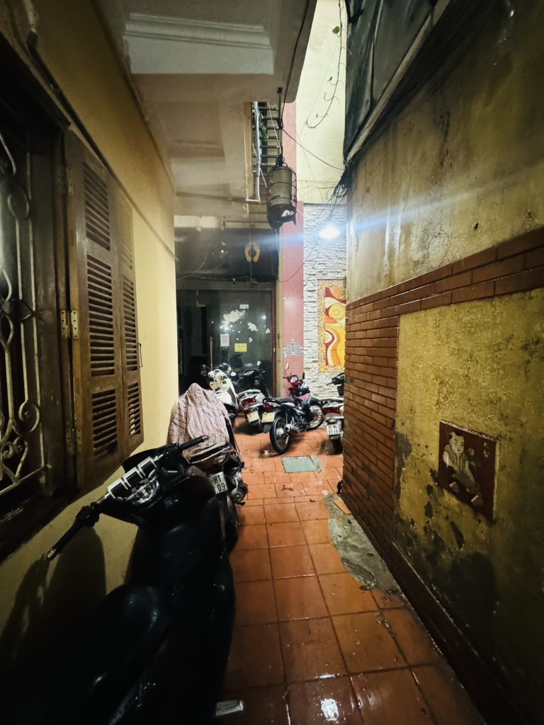 Bán nhà Đặng Trần Côn - diện tích 156m2 7 tầng - Thang máy - giá 32 tỷ