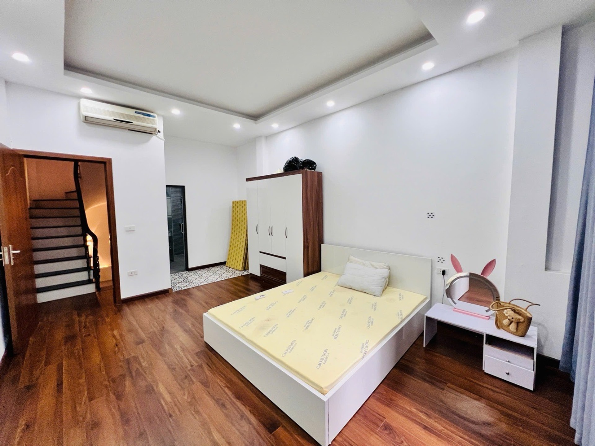 Bán nhà Nguyễn Lân - diện tích 30m2 5 tầng - ô tô đỗ cửa - giá 13 tỷ