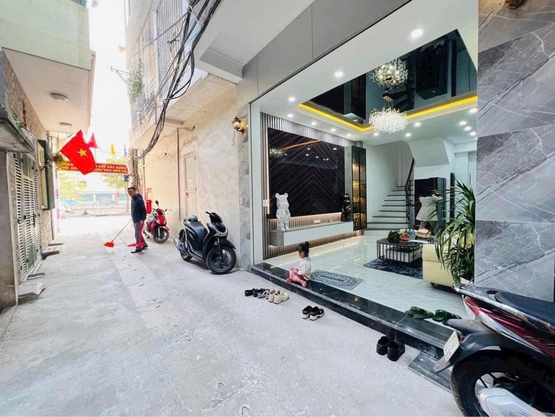 Bán nhà Nguyễn Lân - diện tích 30m2 5 tầng - ô tô đỗ cửa - giá 13 tỷ