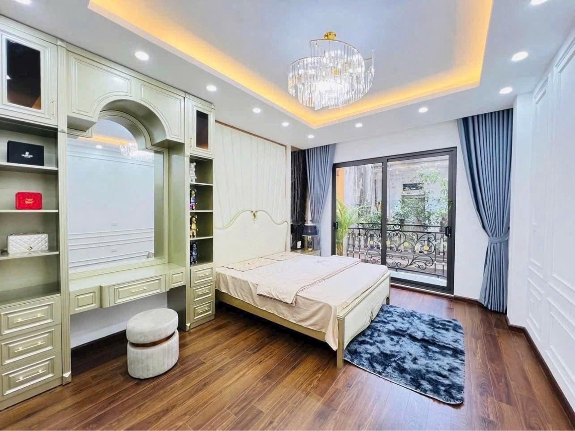 Bán nhà Nguyễn Lân - diện tích 30m2 5 tầng - ô tô đỗ cửa - giá 13 tỷ