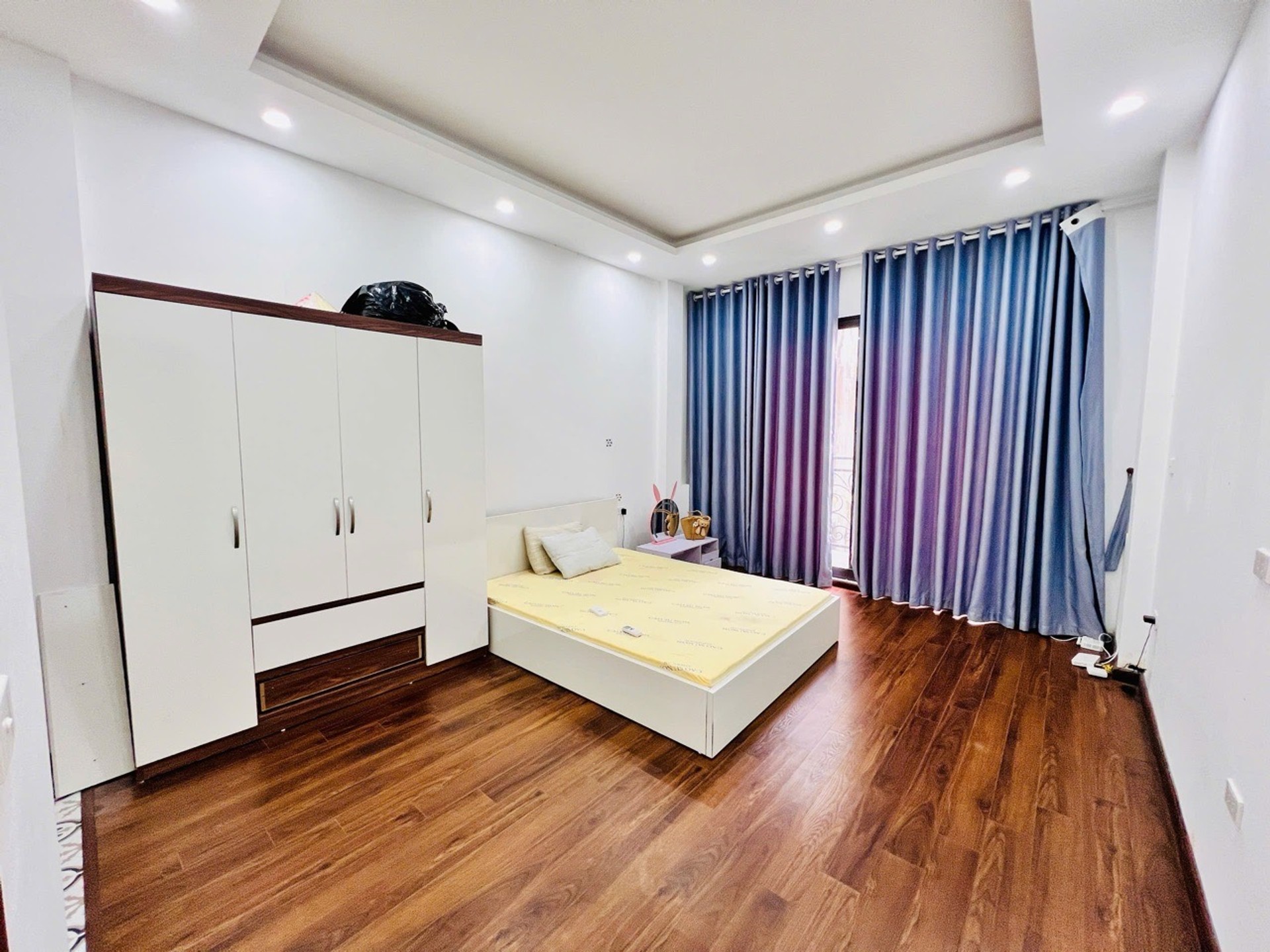 Bán nhà Nguyễn Lân - diện tích 30m2 5 tầng - ô tô đỗ cửa - giá 13 tỷ