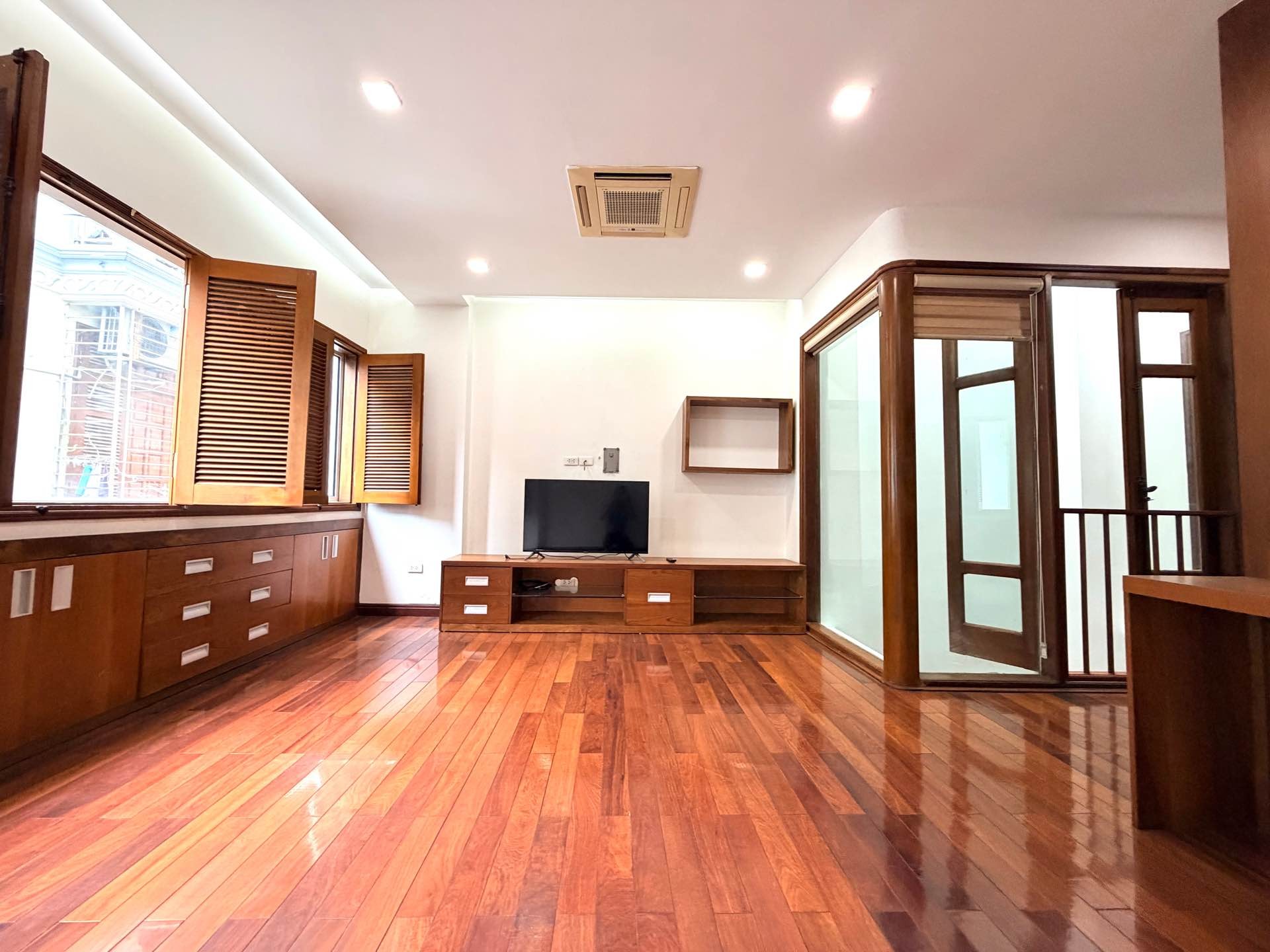 Bán nhà Trần Duy Hưng - diện tích 60m2 5 tầng - ô tô tránh - giá 36,9 tỷ