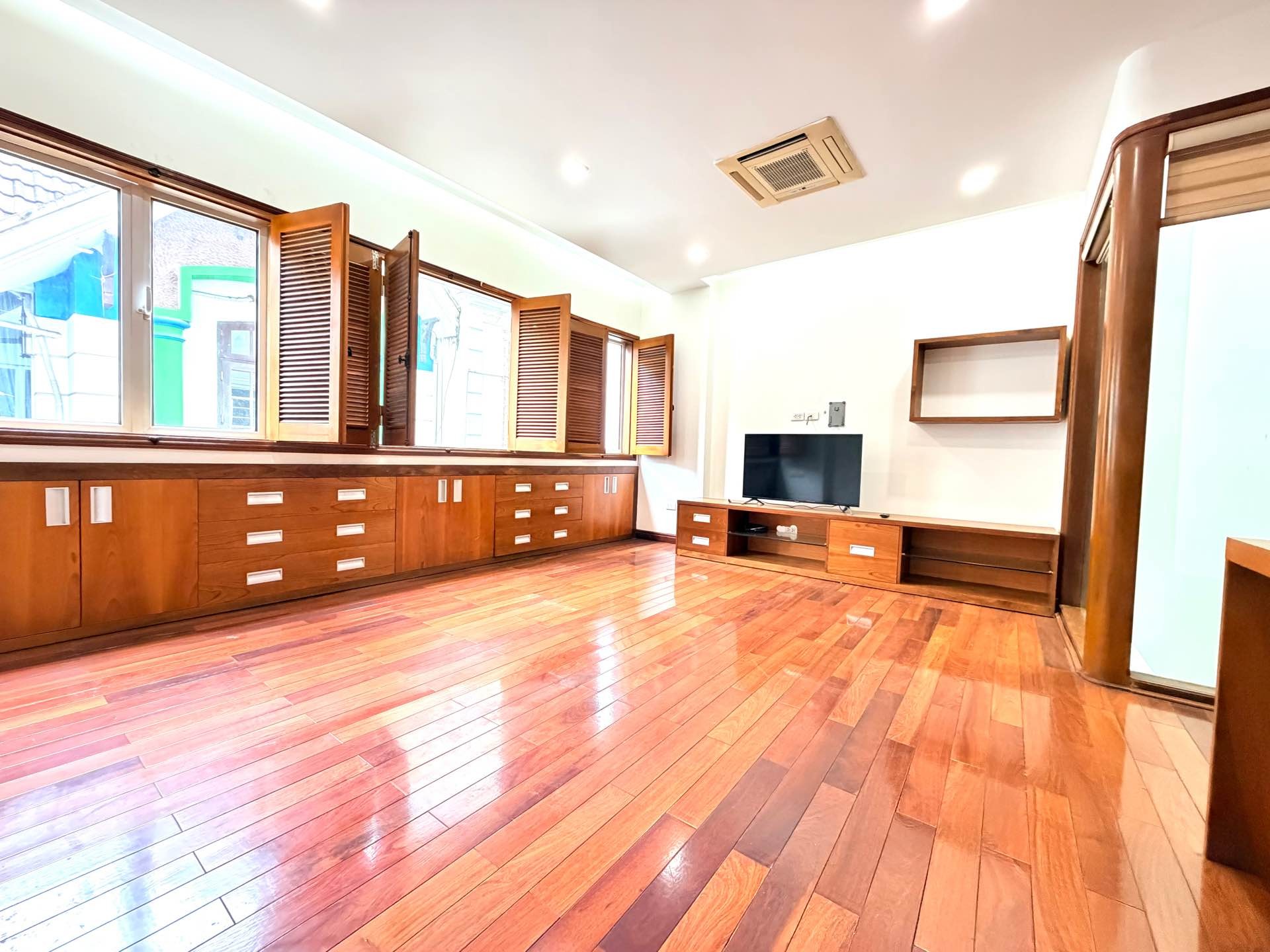 Bán nhà Trần Duy Hưng - diện tích 60m2 5 tầng - ô tô tránh - giá 36,9 tỷ