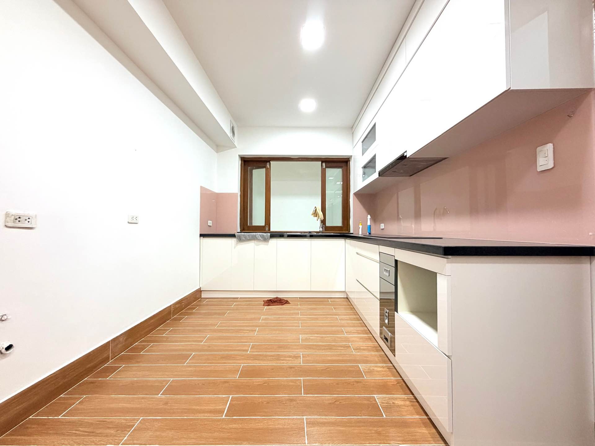 Bán nhà Trần Duy Hưng - diện tích 60m2 5 tầng - ô tô tránh - giá 36,9 tỷ