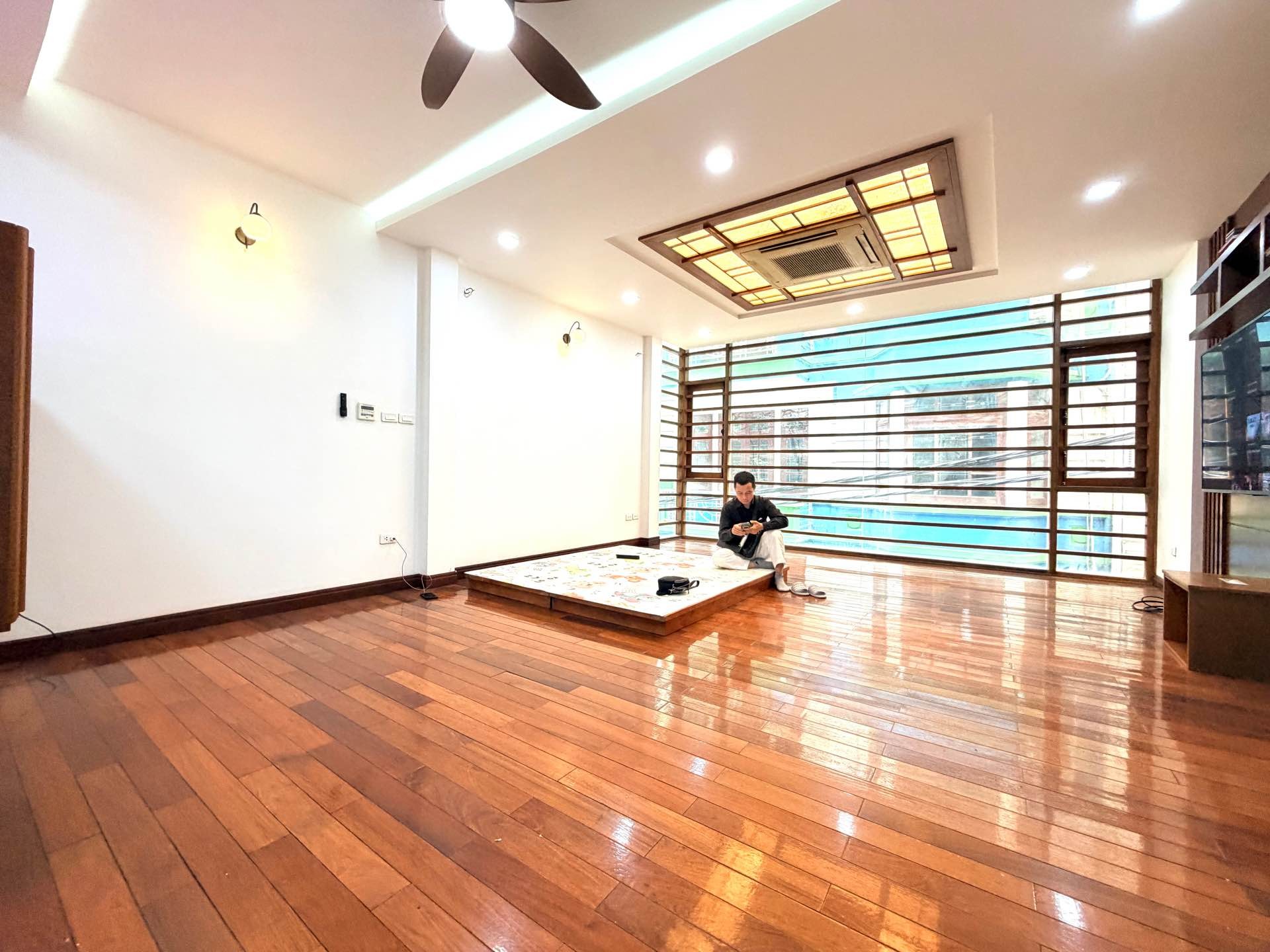 Bán nhà Trần Duy Hưng - diện tích 60m2 5 tầng - ô tô tránh - giá 36,9 tỷ