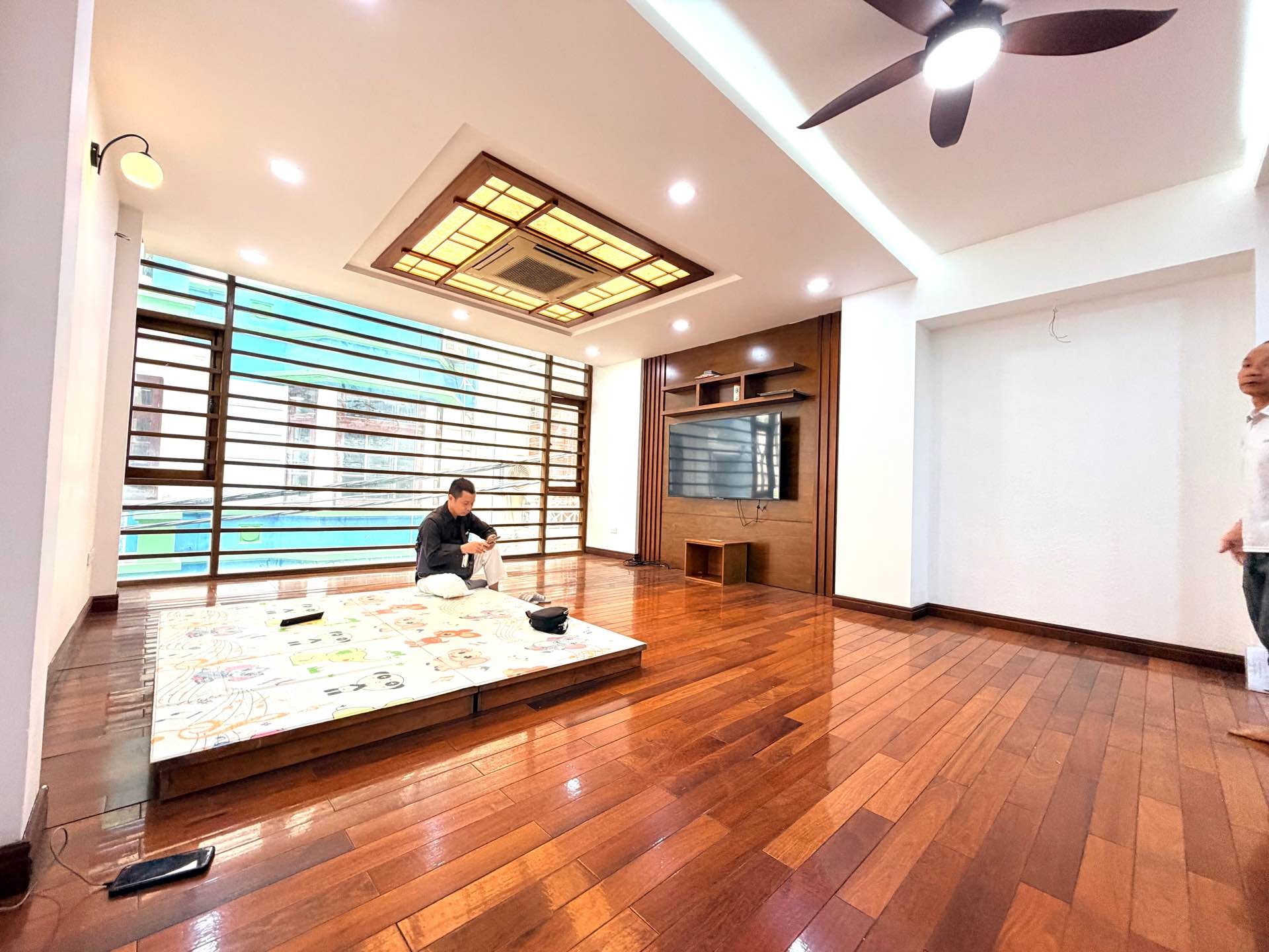 Bán nhà Trần Duy Hưng - diện tích 60m2 5 tầng - ô tô tránh - giá 36,9 tỷ