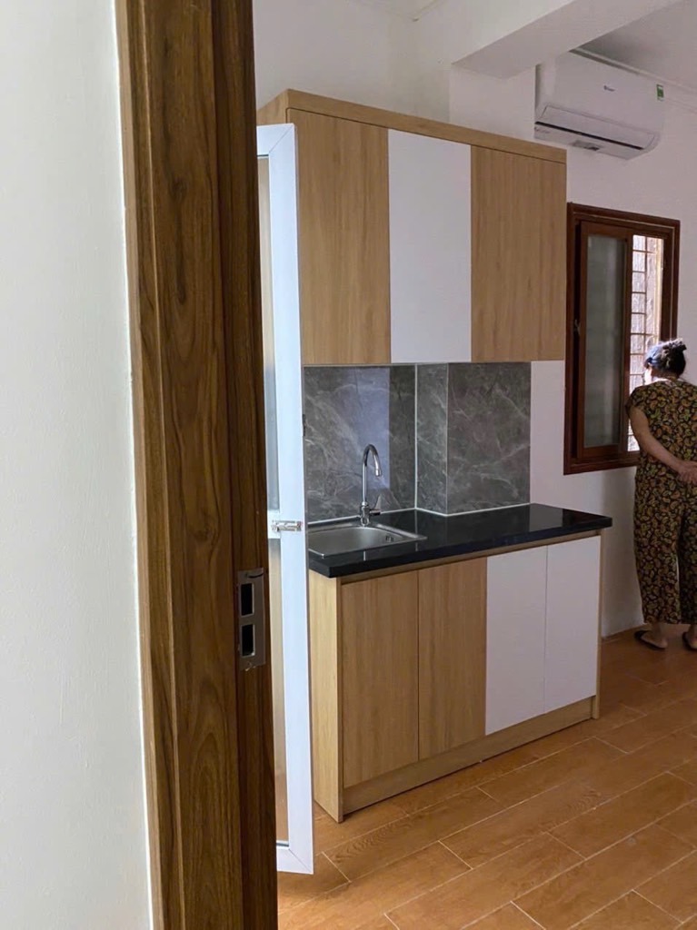 Bán nhà Lương Sử C - diện tích 92.4m2 6 tầng - Ô tô vào nhà - giá 33 tỷ