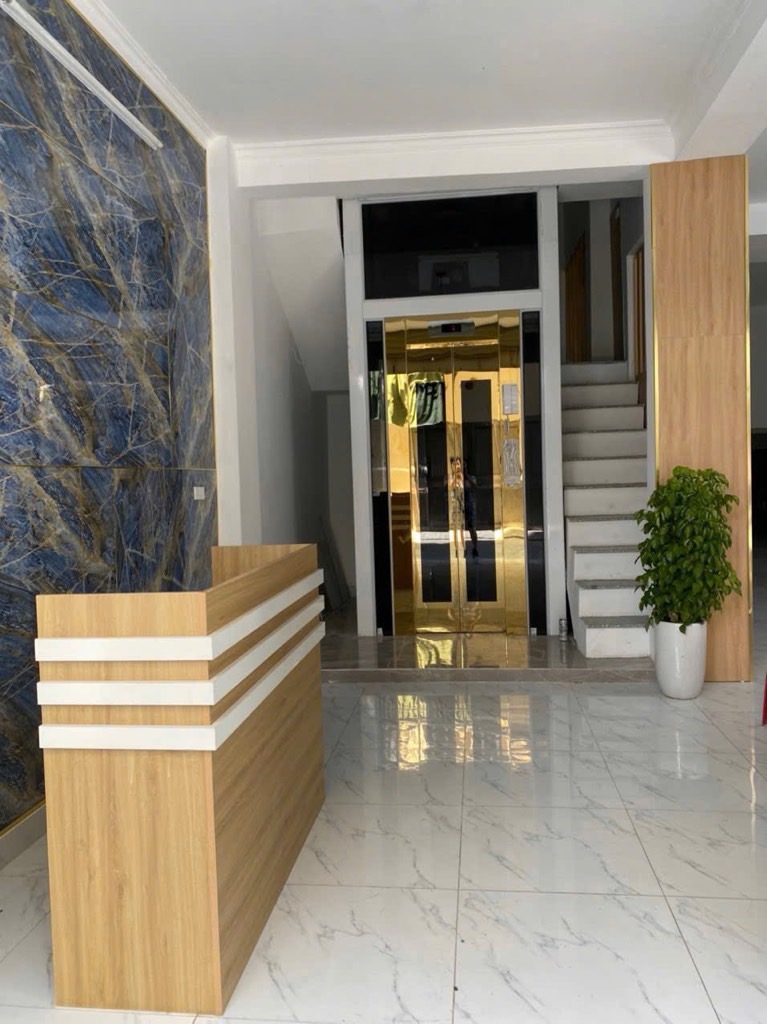 Bán nhà Lương Sử C - diện tích 92.4m2 6 tầng - Ô tô vào nhà - giá 33 tỷ