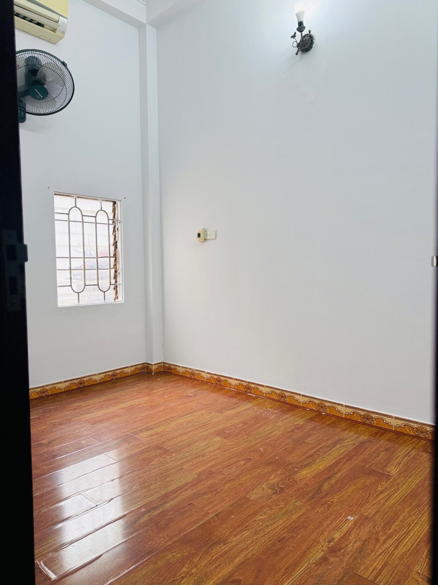 Bán nhà Bùi Xương Trạch - diện tích 35m2 4 tầng - Ngõ ba gác tránh rộng - giá 7,8 tỷ