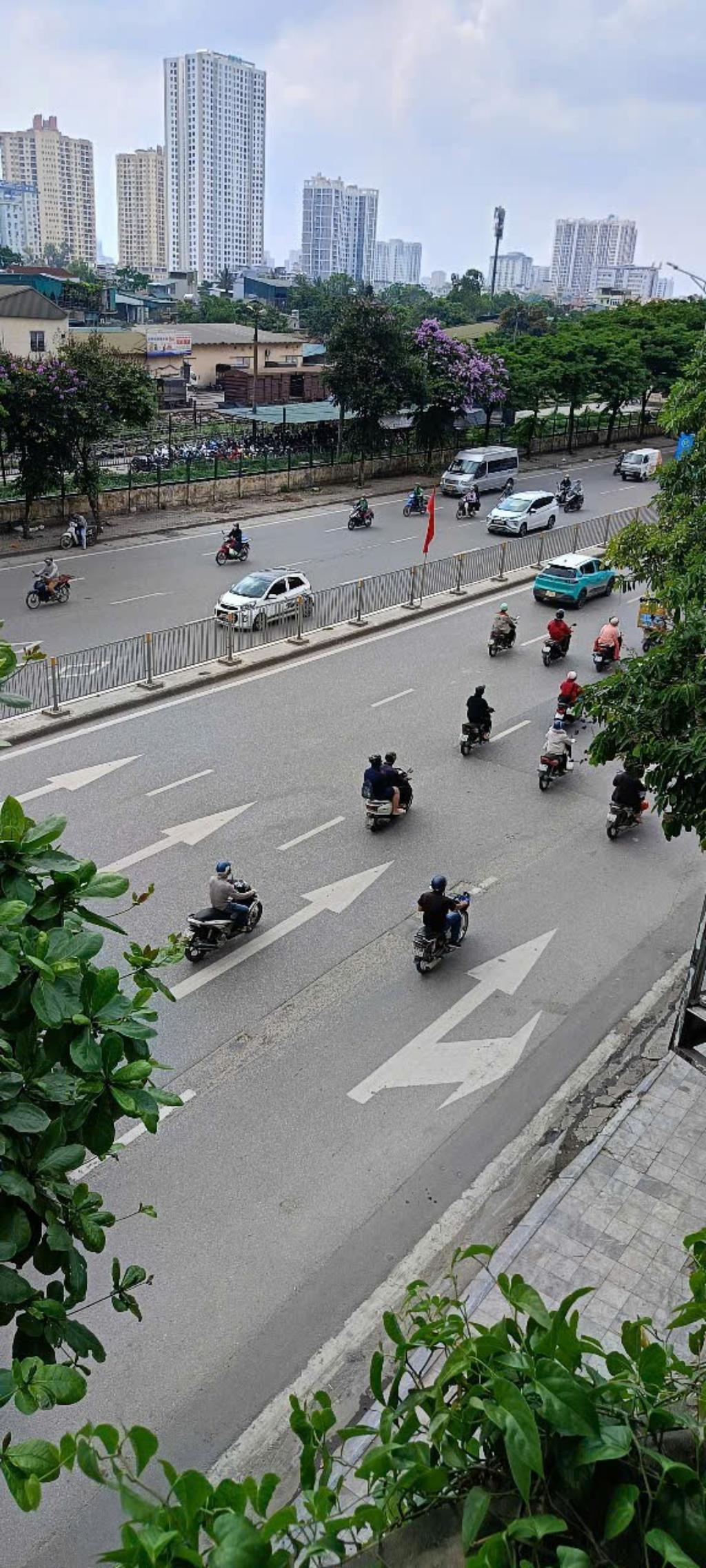 Bán nhà Giải Phóng - diện tích 44m2 3 tầng - Mặt phố, gần bến xe Giáp Bát - giá 15,7 tỷ