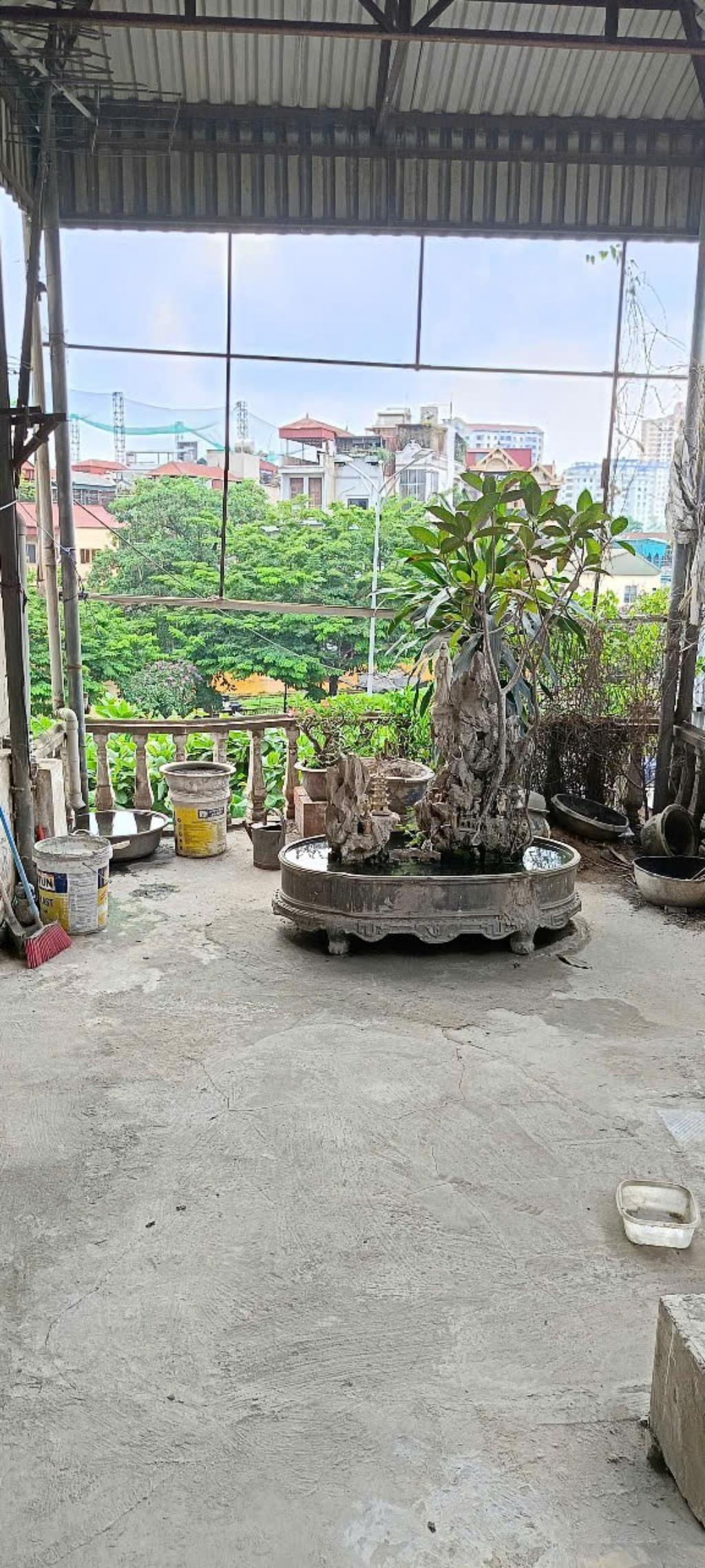 Bán nhà Giải Phóng - diện tích 44m2 3 tầng - Mặt phố, gần bến xe Giáp Bát - giá 15,7 tỷ