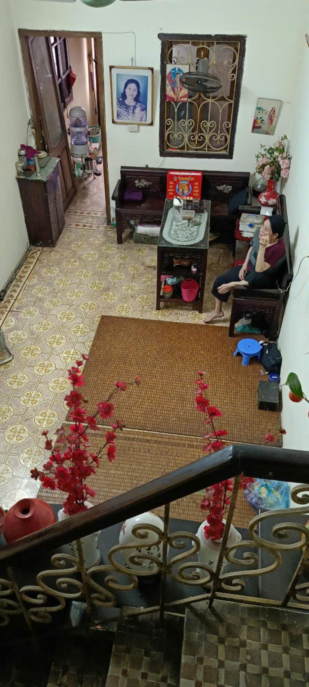 Bán nhà Giải Phóng - diện tích 44m2 3 tầng - Mặt phố, gần bến xe Giáp Bát - giá 15,7 tỷ