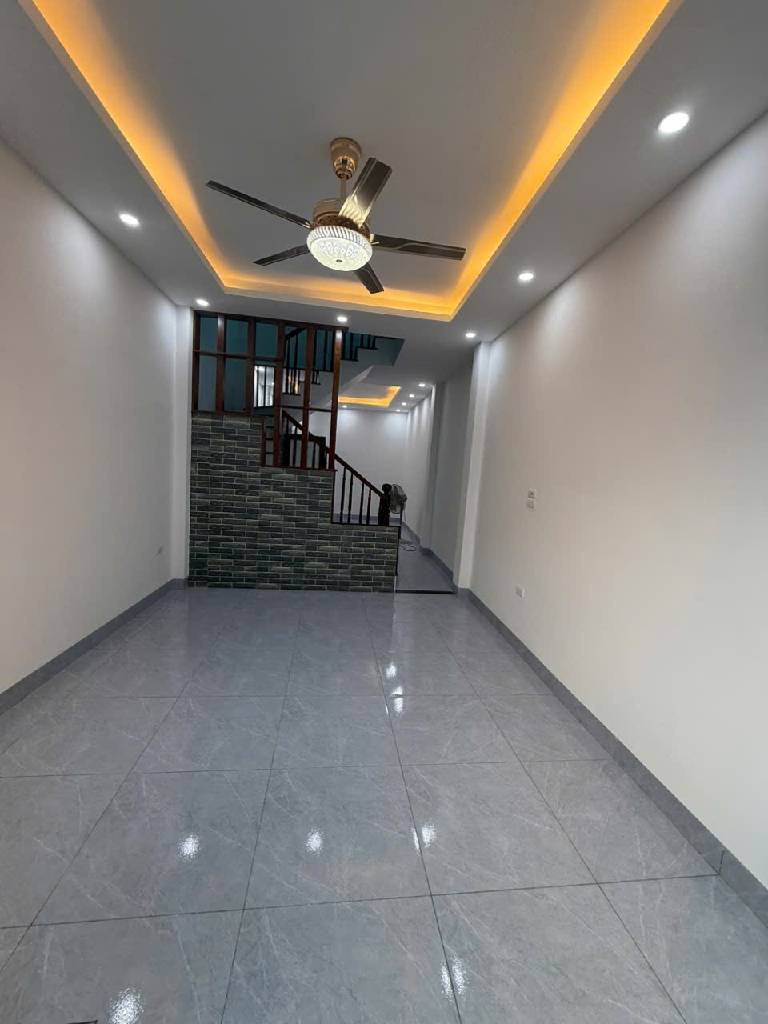 Bán nhà Định Công Thượng - diện tích 39m2 2 tầng - Vị trí đẹp, ô tô tránh - giá 2,75 tỷ