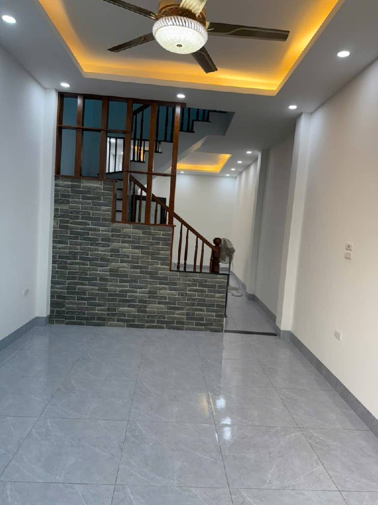 Bán nhà Định Công Thượng - diện tích 39m2 2 tầng - Vị trí đẹp, ô tô tránh - giá 2,75 tỷ