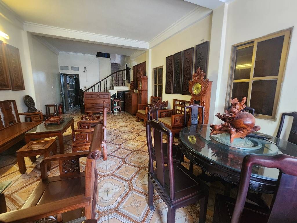 Bán nhà Âu Cơ - diện tích 77m2 3 tầng - Mặt phố kinh doanh sầm uất - giá 25 tỷ