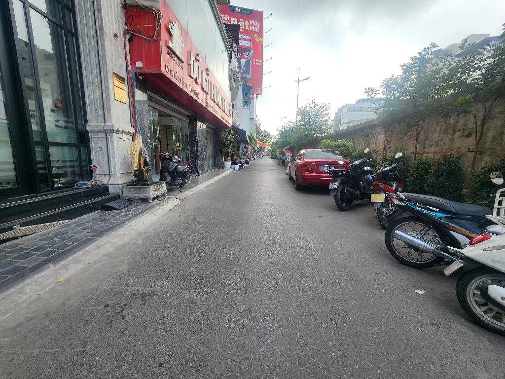 Bán nhà Âu Cơ - diện tích 77m2 3 tầng - Mặt phố kinh doanh sầm uất - giá 25 tỷ